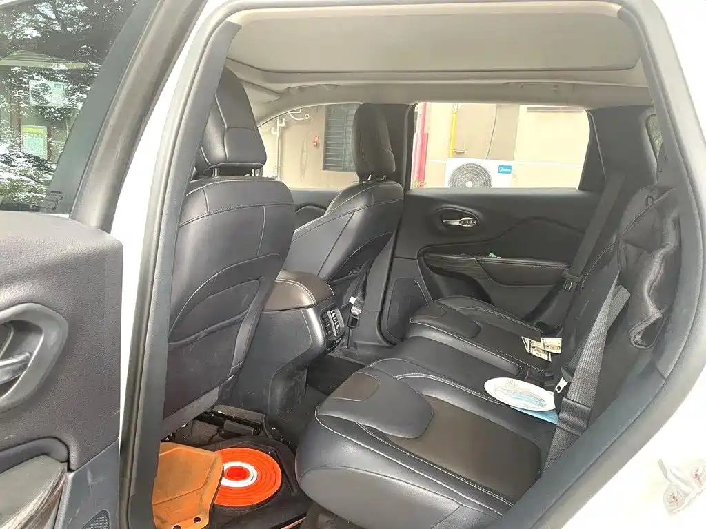 Jeep Cherokee 2020 2020 2.0L 2WD Safety Upgrade Edition