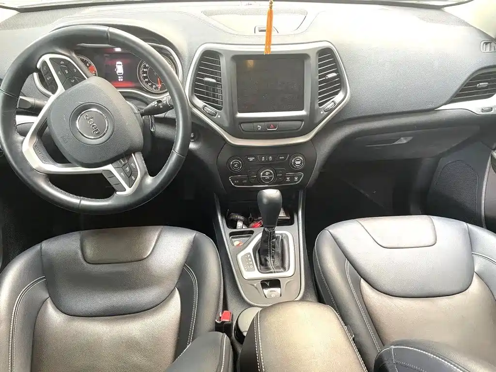 Jeep Cherokee 2020 2020 2.0L 2WD Safety Upgrade Edition