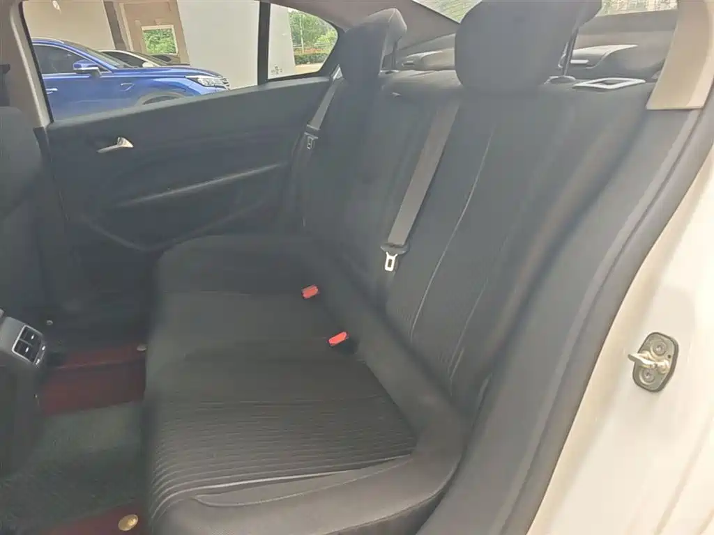 Peugeot 408 2018 350THP Automatic Luxury Edition фото 17