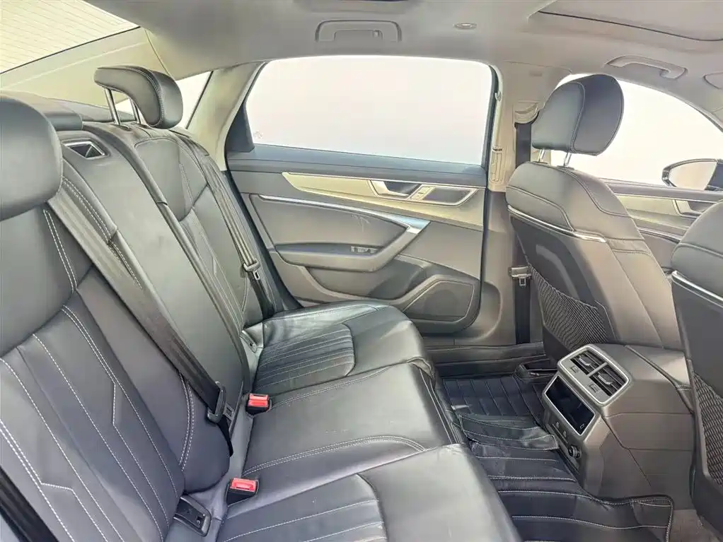 Audi A6L 2023 45 TFSI Premium Selection Elegance фото 7
