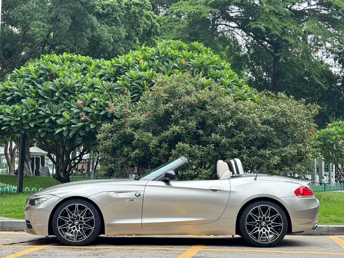 BMW Z4 2011 2009 sDrive35i Fashion Edition