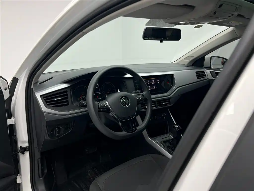 Volkswagen Polo 2021 Plus 1.5L Automatic Panorama Enjoyment Edition фото 13