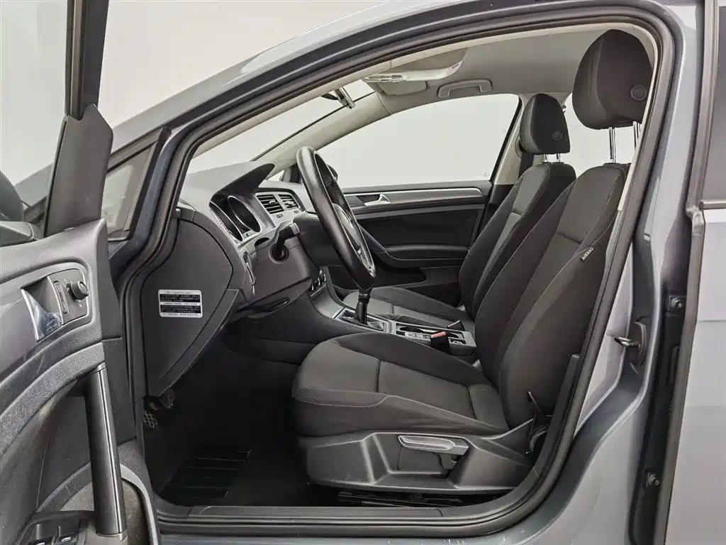 Volkswagen Golf 2014 1.6L Manual Fashion Type фото 10
