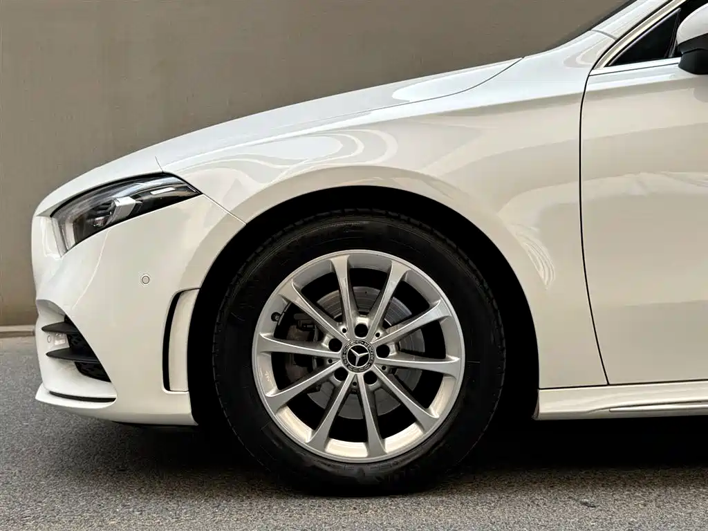 Mercedes-Benz A-Class 2021 A 200 L Sport Sedan Fashion Edition фото 6