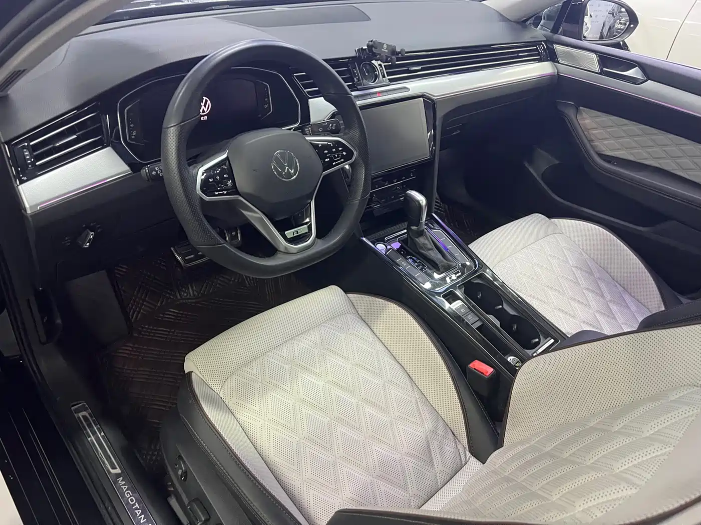 Volkswagen Magotan 2023 Model 2 Million Commemorative Edition 330TSI DSG Luxury фото 15