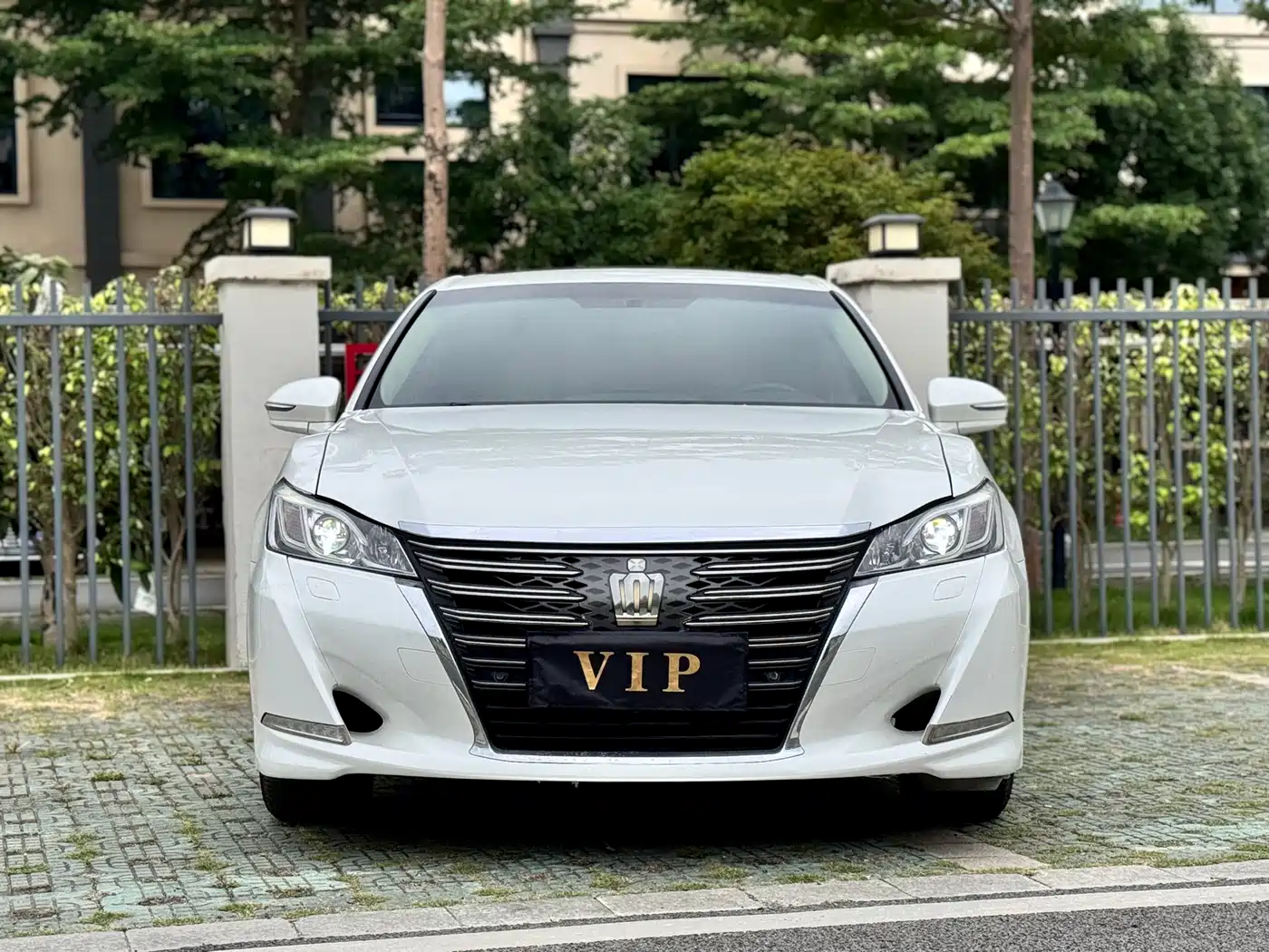 Toyota Crown 2018 2.0T Fashion Edition фото 2