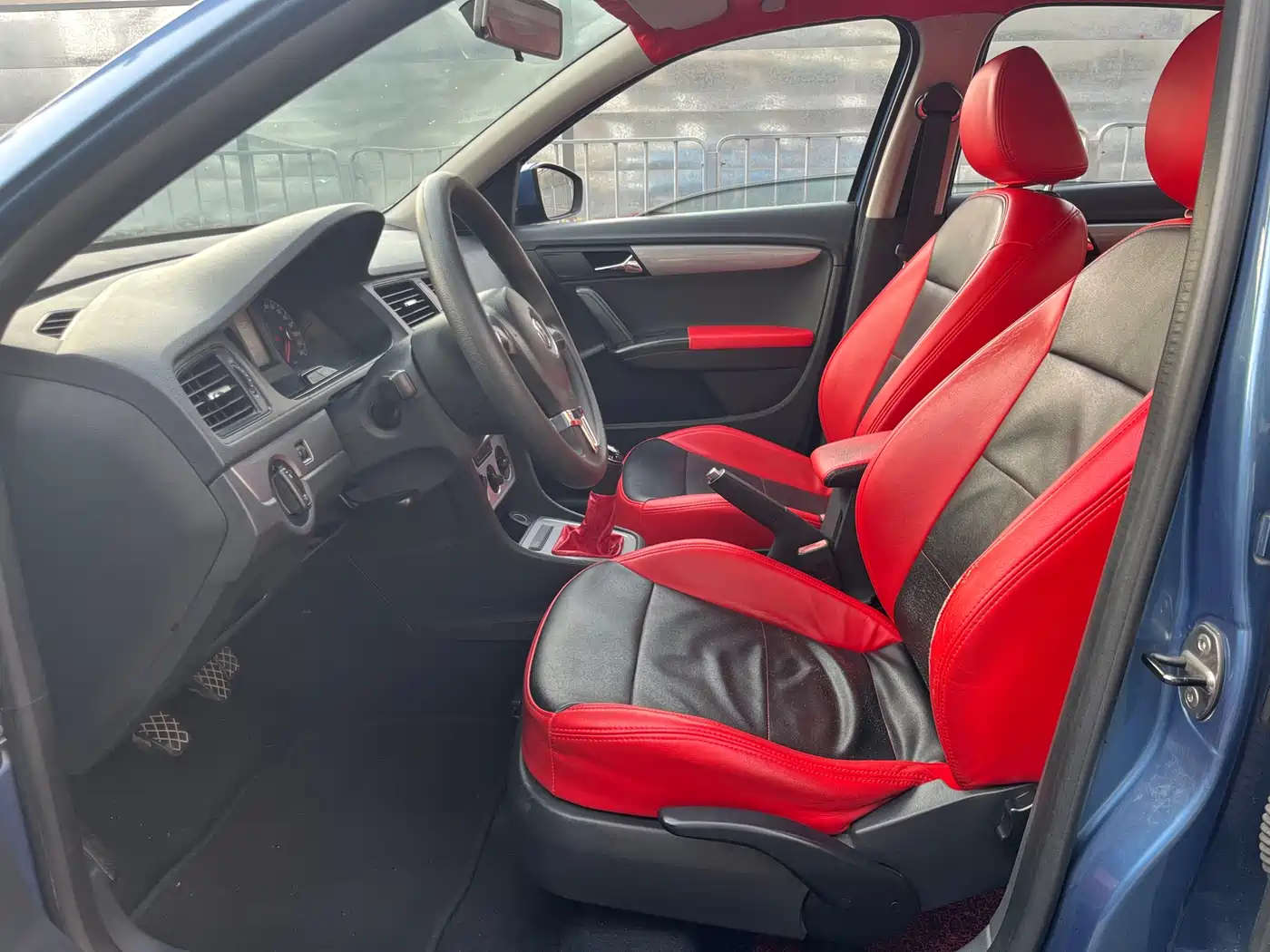 Volkswagen Lavida 2013 1.6L Manual Trend Edition фото 9