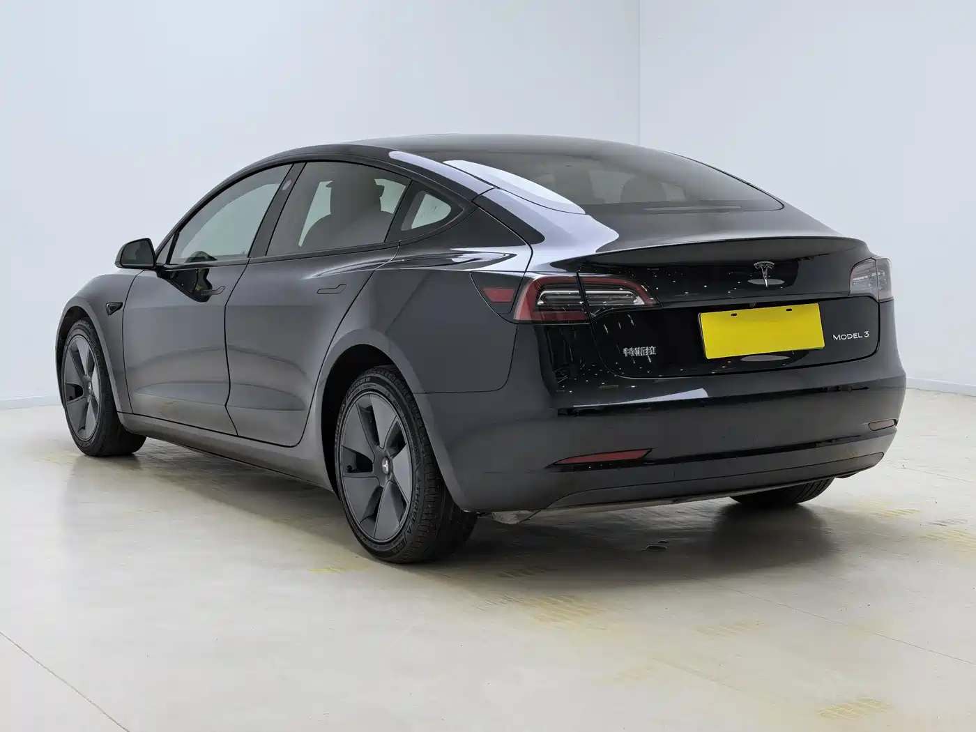 Фото 9 - Tesla Model 3