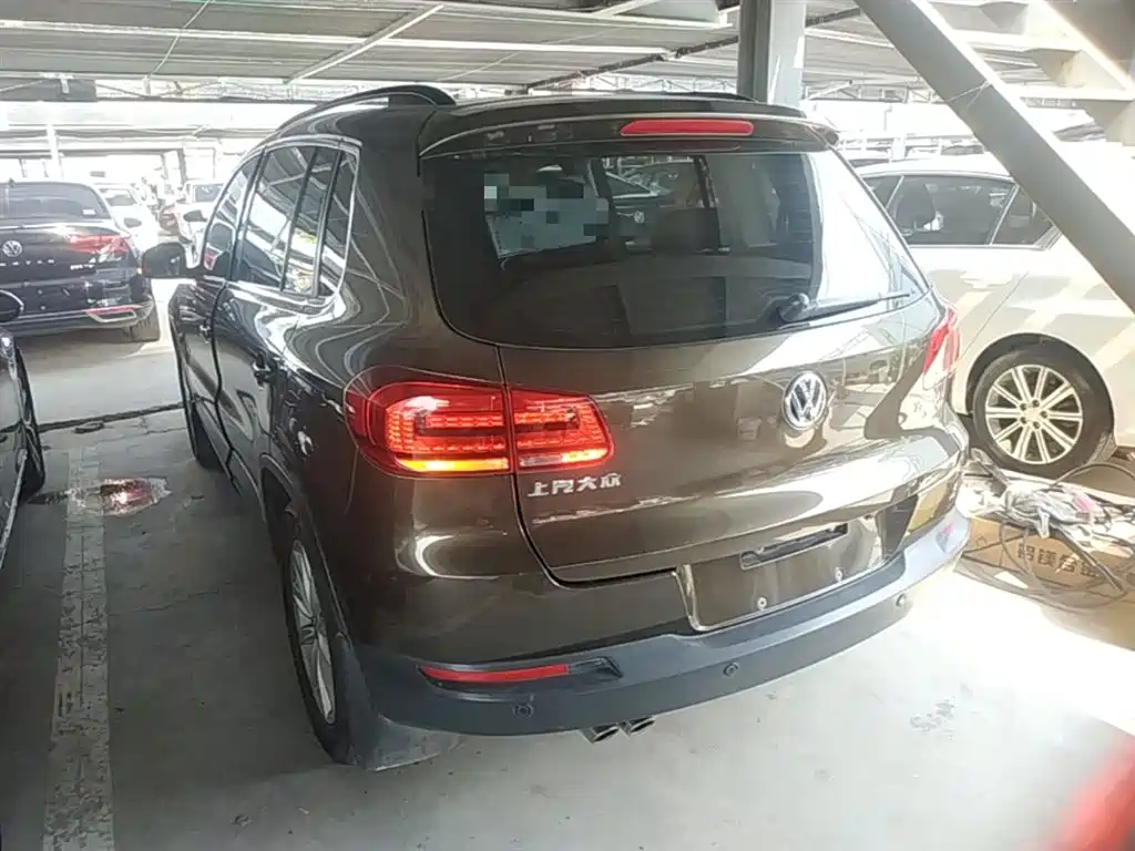 VOLKSWAGEN TIGUAN