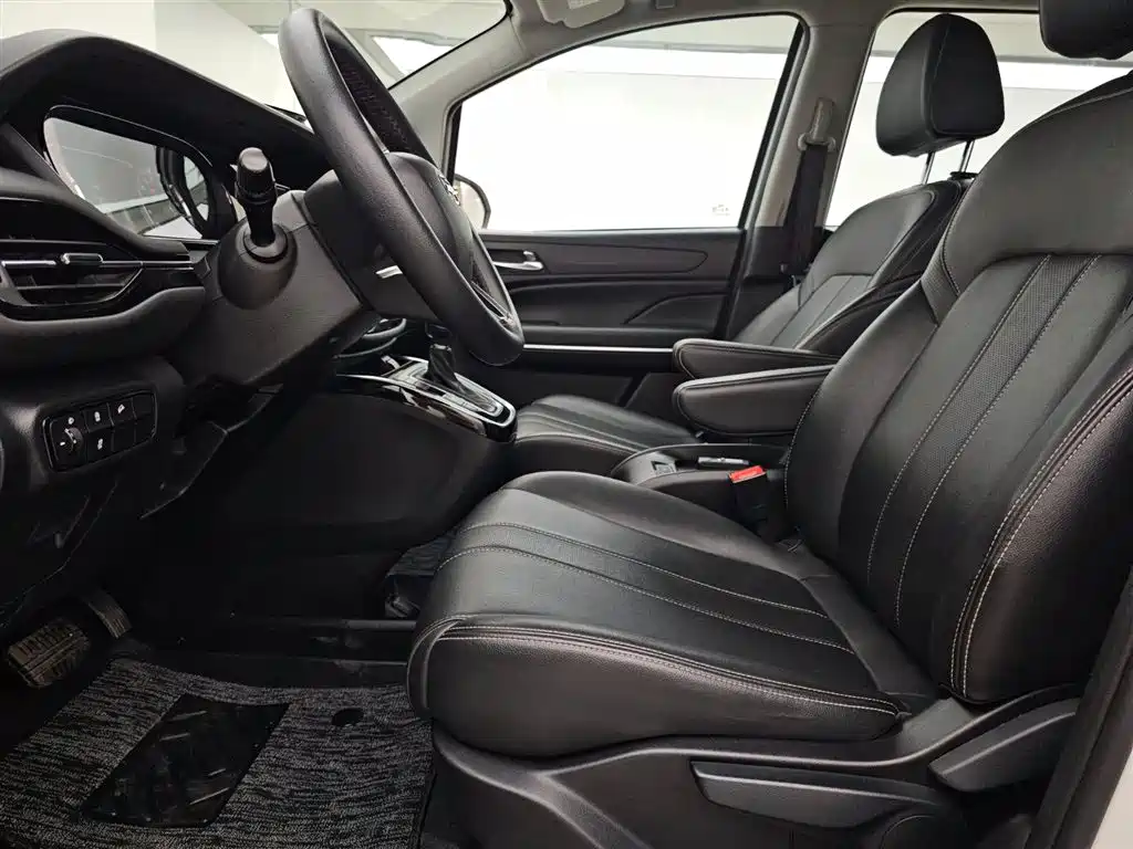 GAC Trumpchi Trumpchi M6 2021 270T DCT Luxury Edition (6-Seater) фото 9