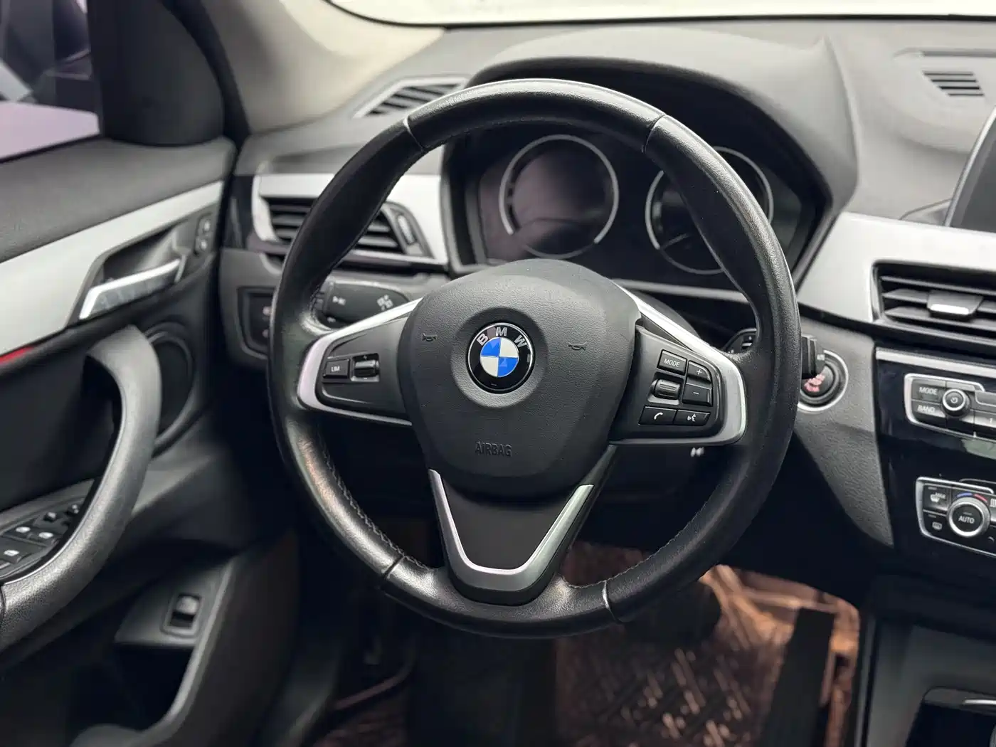 BMW X1 2018 sDrive20Li Leading Model фото 13