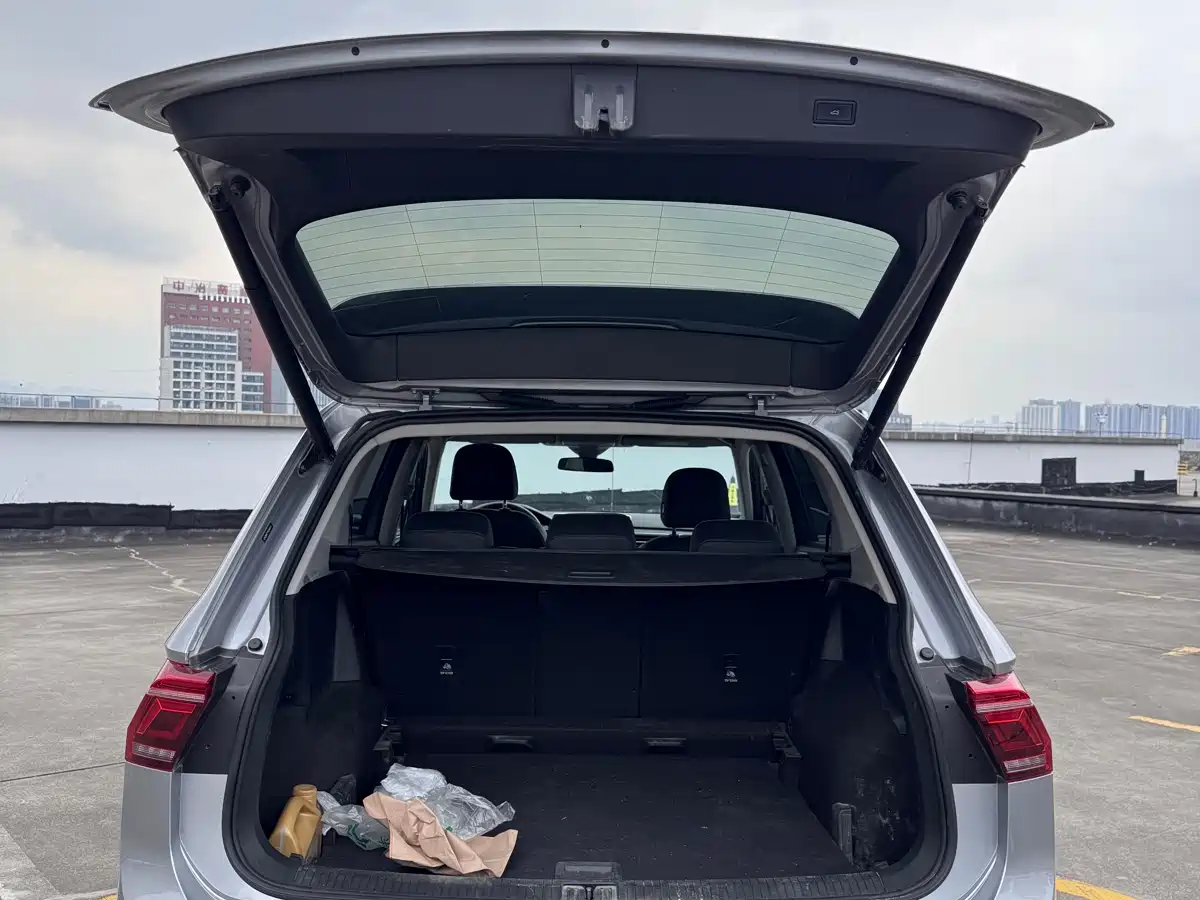Volkswagen Tiguan L 2023 Facelift 330TSI Auto FWD R-Line Premium фото 7