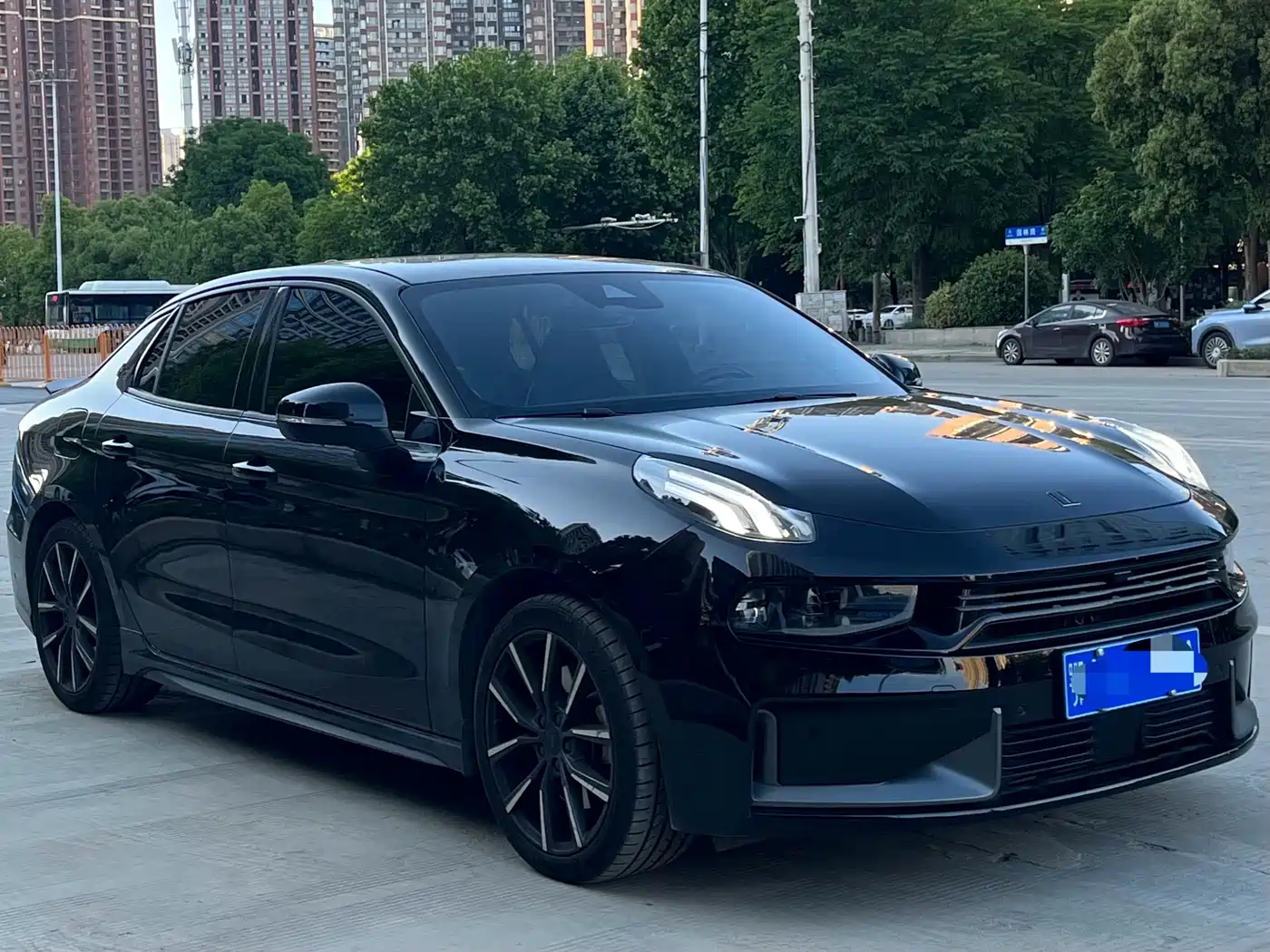 Lynk & Co 03 2022 03+ 2.0TD Auto Wind Rider Edition фото 3
