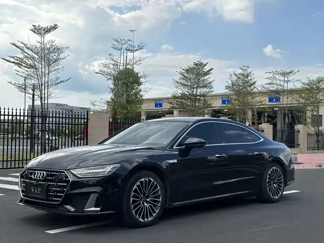 Audi A7L 45 TFSI, Люкс