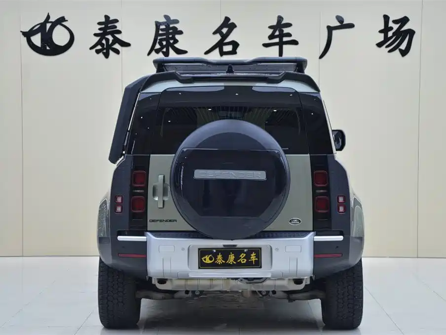 Land Rover Defender 2021 110 P400 Dark Special Edition фото 3
