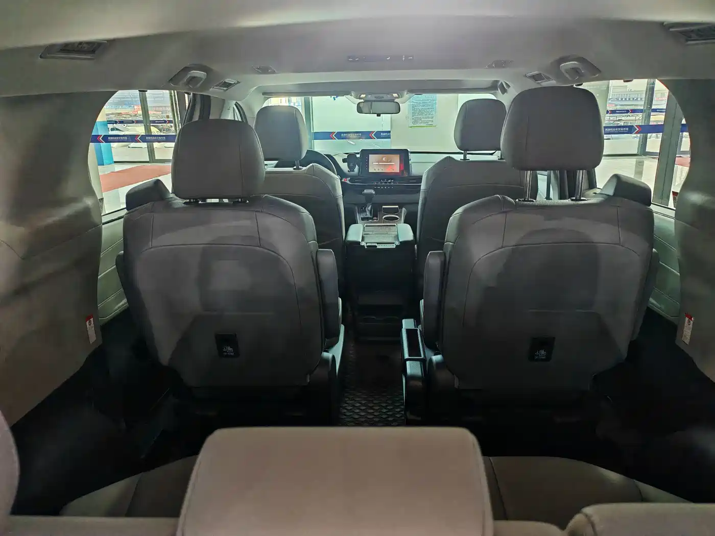 Toyota Granvia 2023 2.5L Hybrid Comfort Edition фото 24