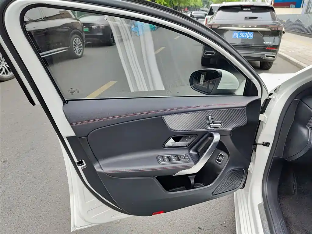 Mercedes-Benz A-Class 2023 A 200 L Fashion фото 6