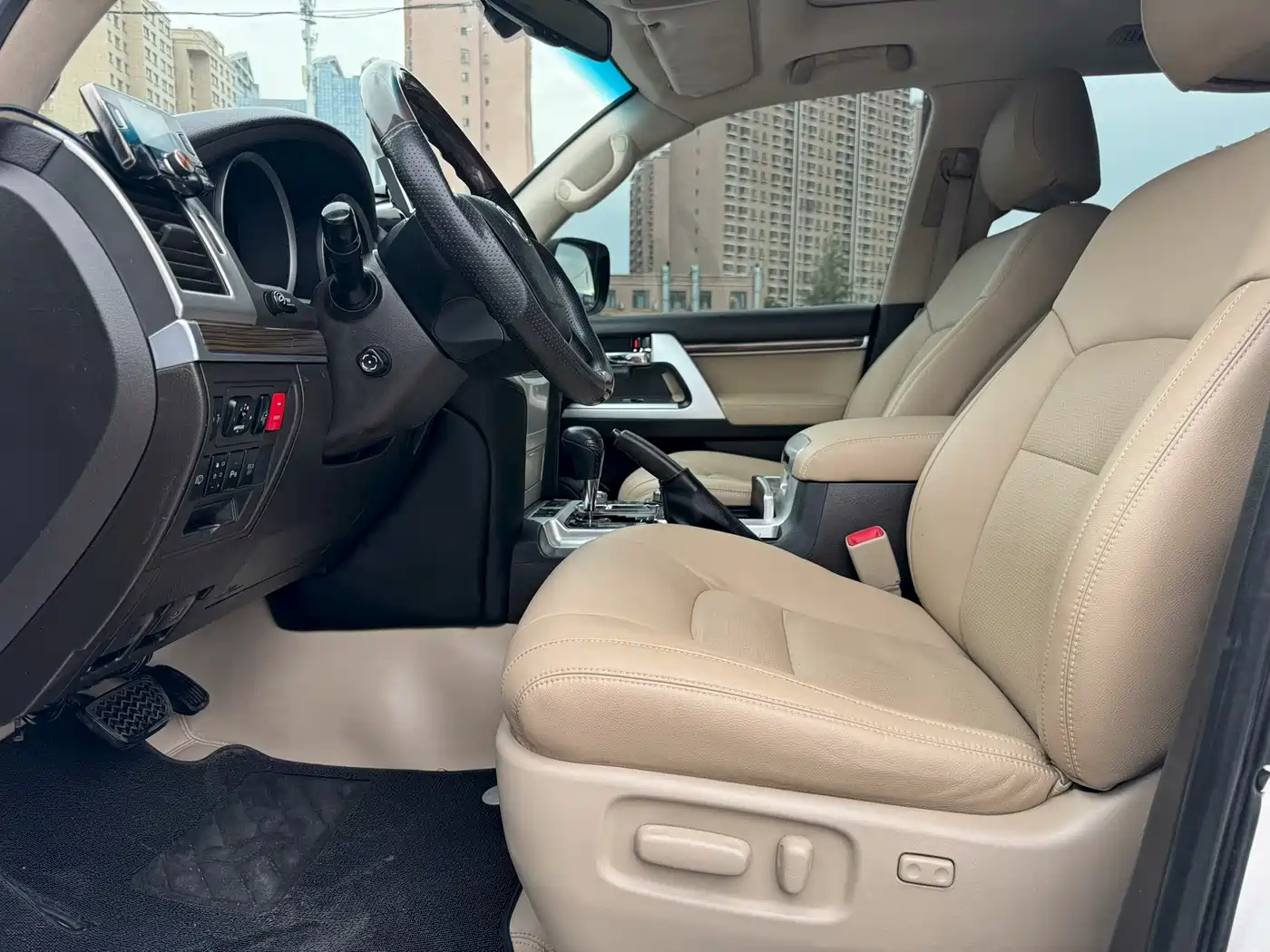 Toyota Land Cruiser 2010 Model 4.7L Automatic VX фото 4