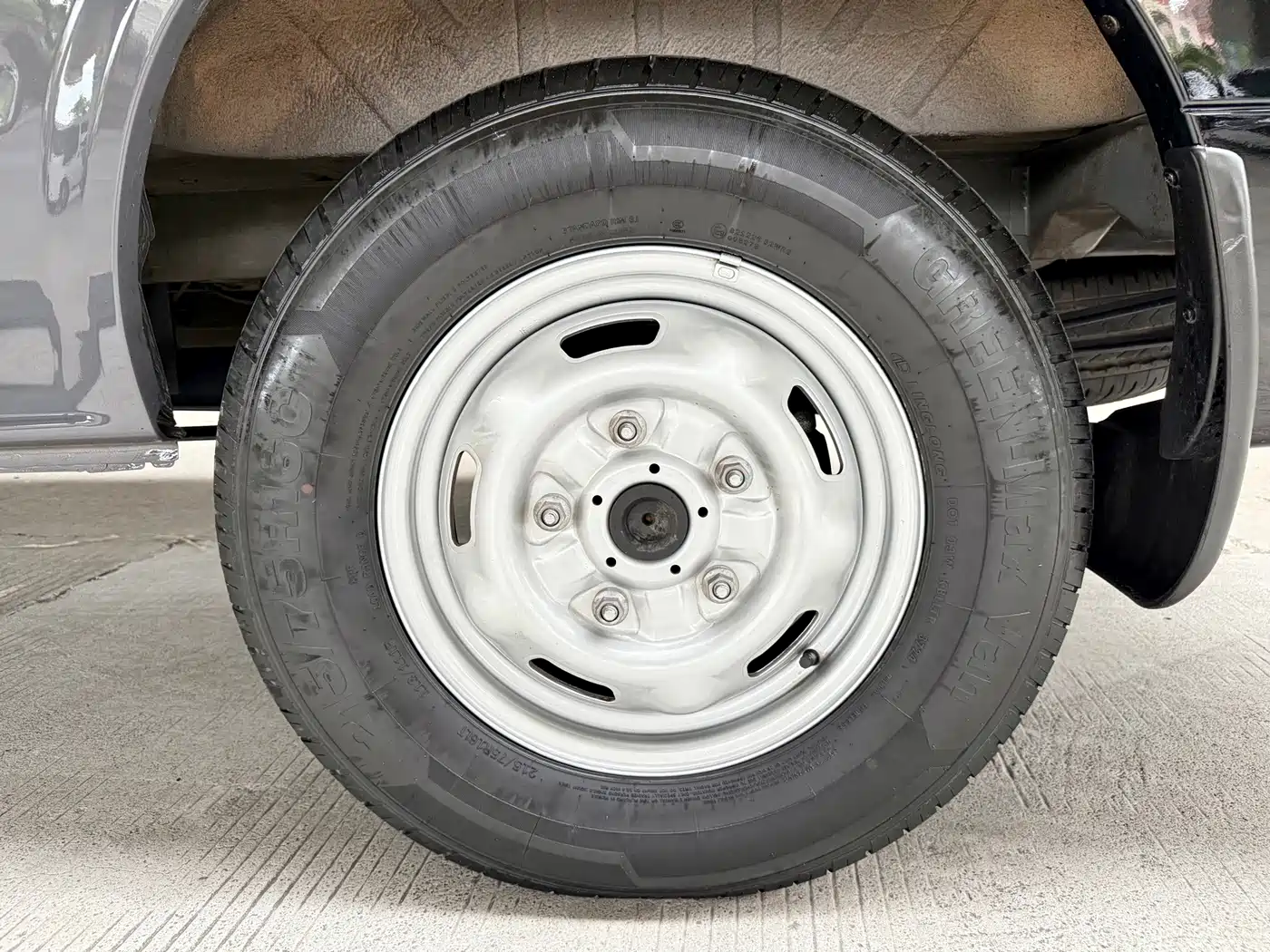 Jiangling JMC Fushun 2024 2025 Model 2.0T 8AT Diesel Medium Wheelbase Low Roof Commercial MPV 5/6 Seats
