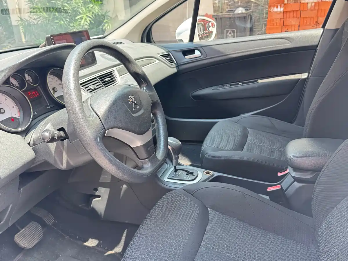 Peugeot 308 2013 Model 1.6L Automatic Trend Style фото 7