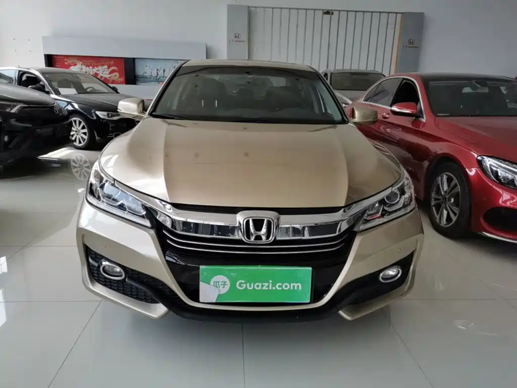 Фото 3 - Honda Accord