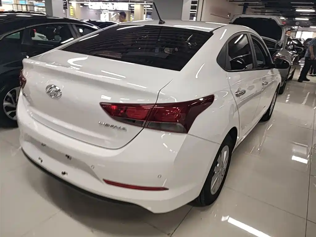 Hyundai Verna 2016 1.4L Automatic Cool Edition GLS фото 7