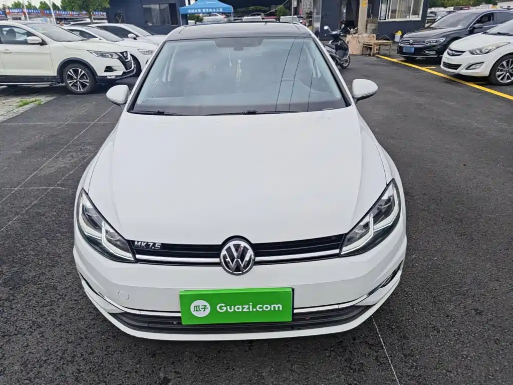 Photo 3 - Volkswagen Golf