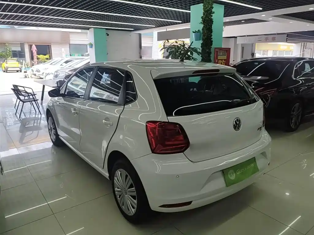 Volkswagen Polo 2016 1.6L Automatic Comfort фото 5