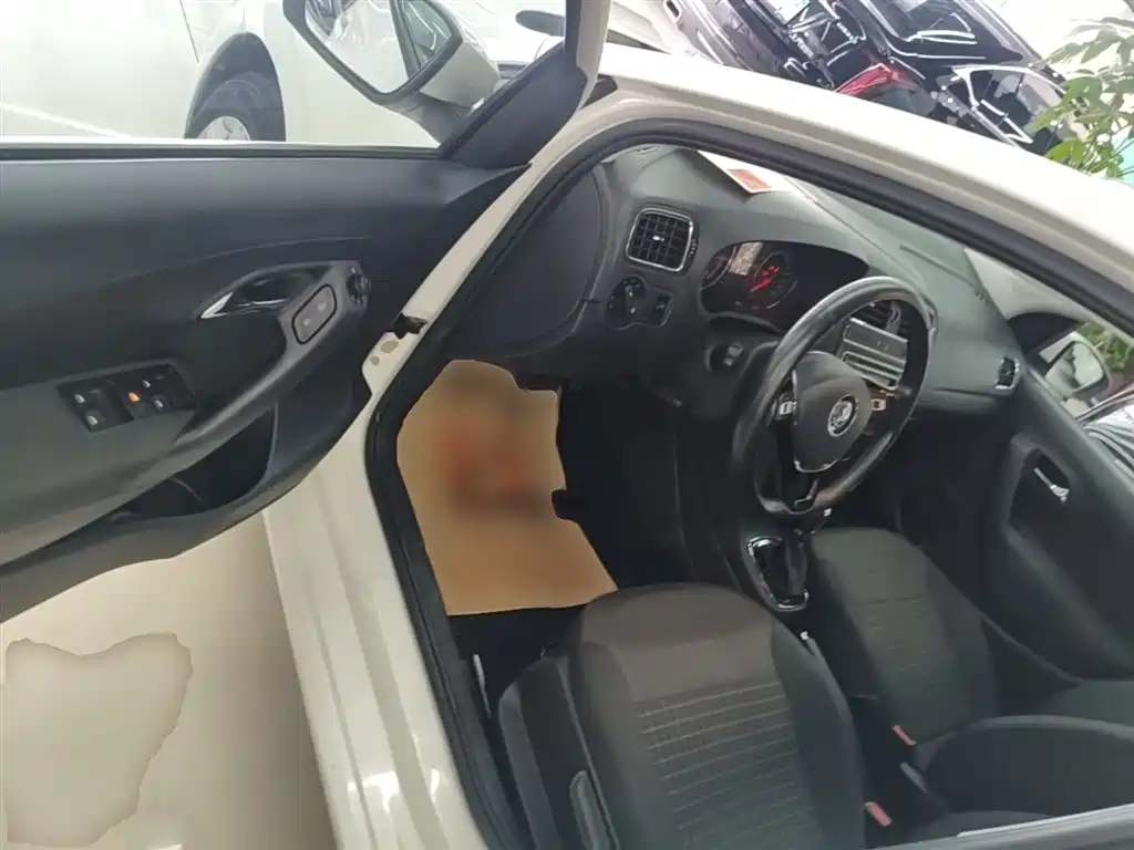 Volkswagen Polo 2016 1.6L Automatic Comfort фото 16