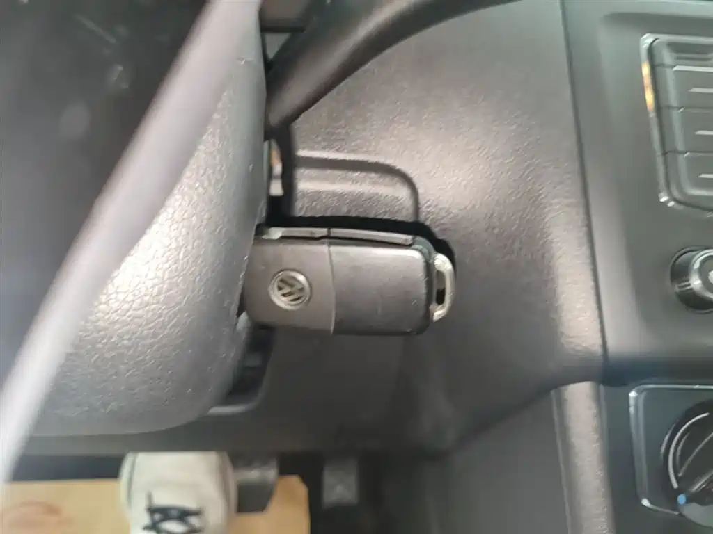 Volkswagen Polo 2016 1.6L Automatic Comfort фото 9