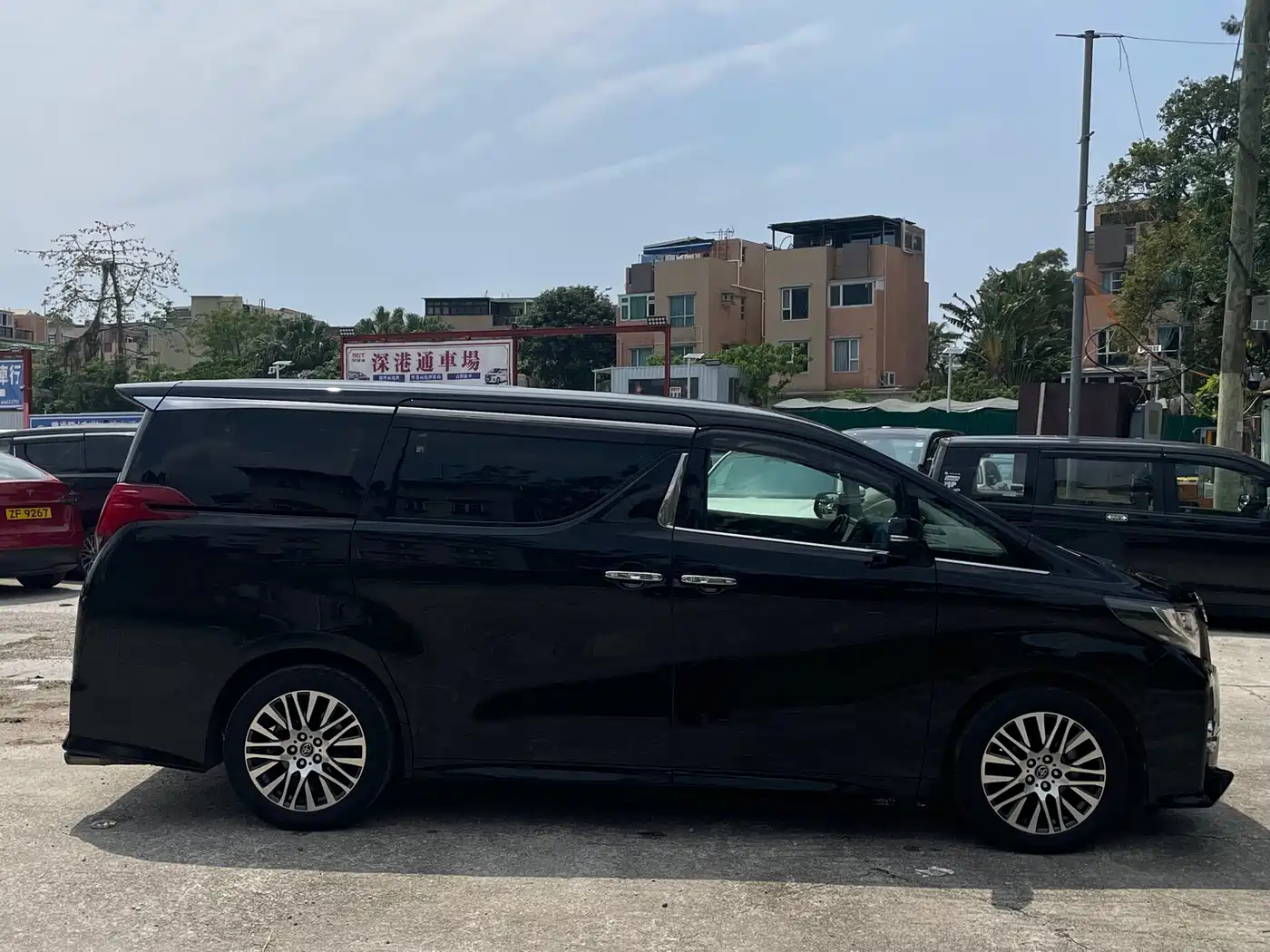 Toyota Alphard фото 3