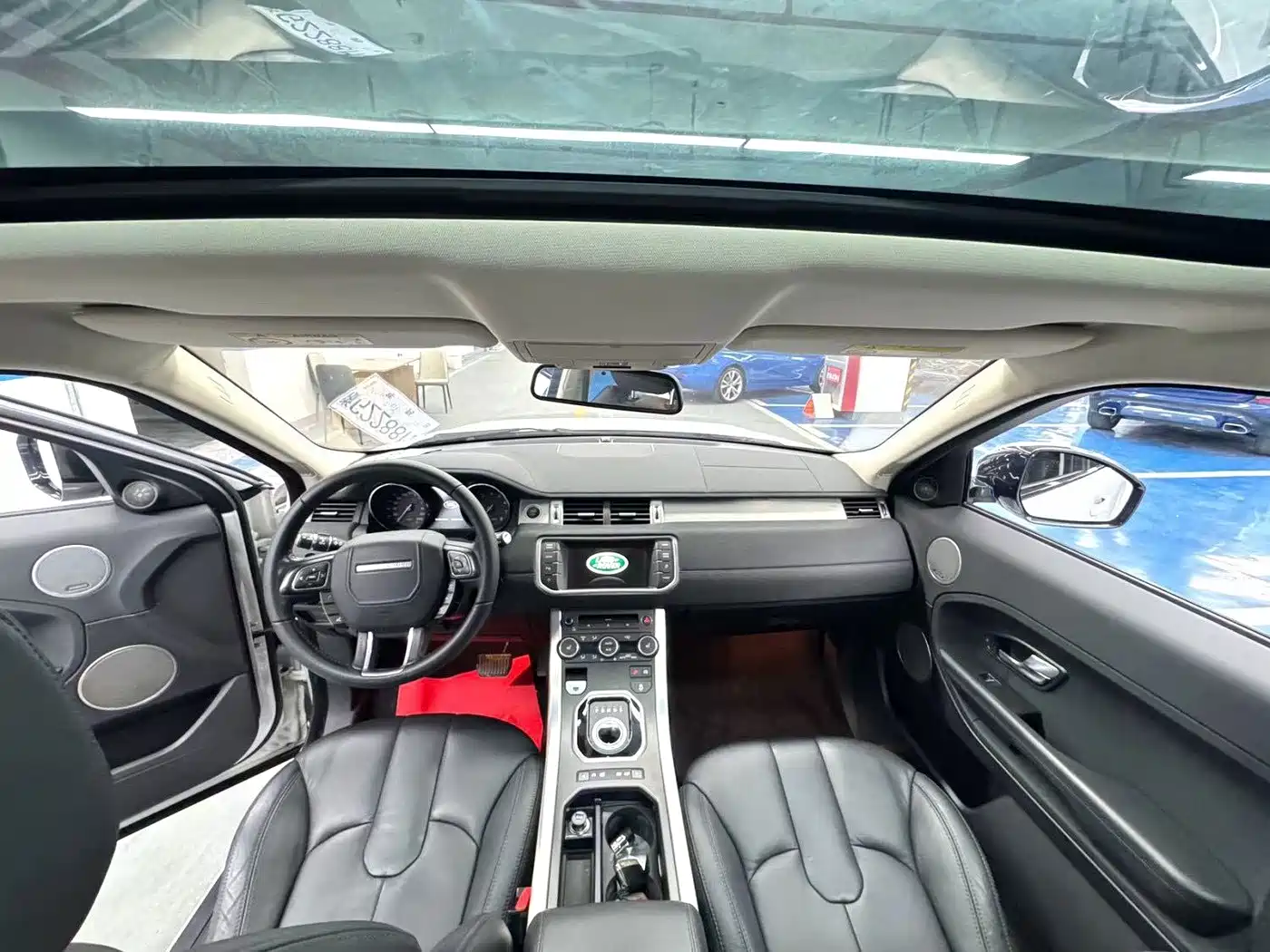 Land Rover Range Rover Evoque 2015 2.0T 5-Door Fashion Edition фото 6