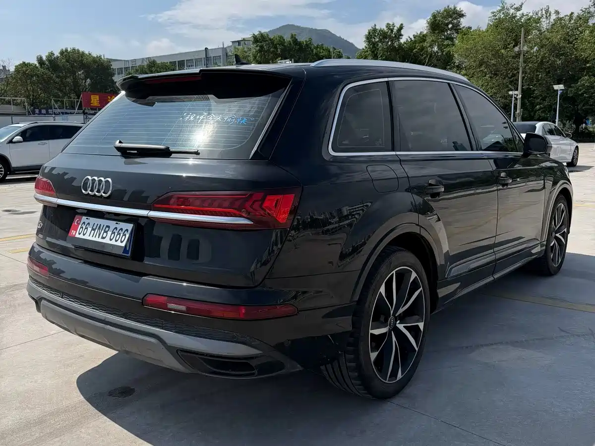 Photo 8 - Audi Q7