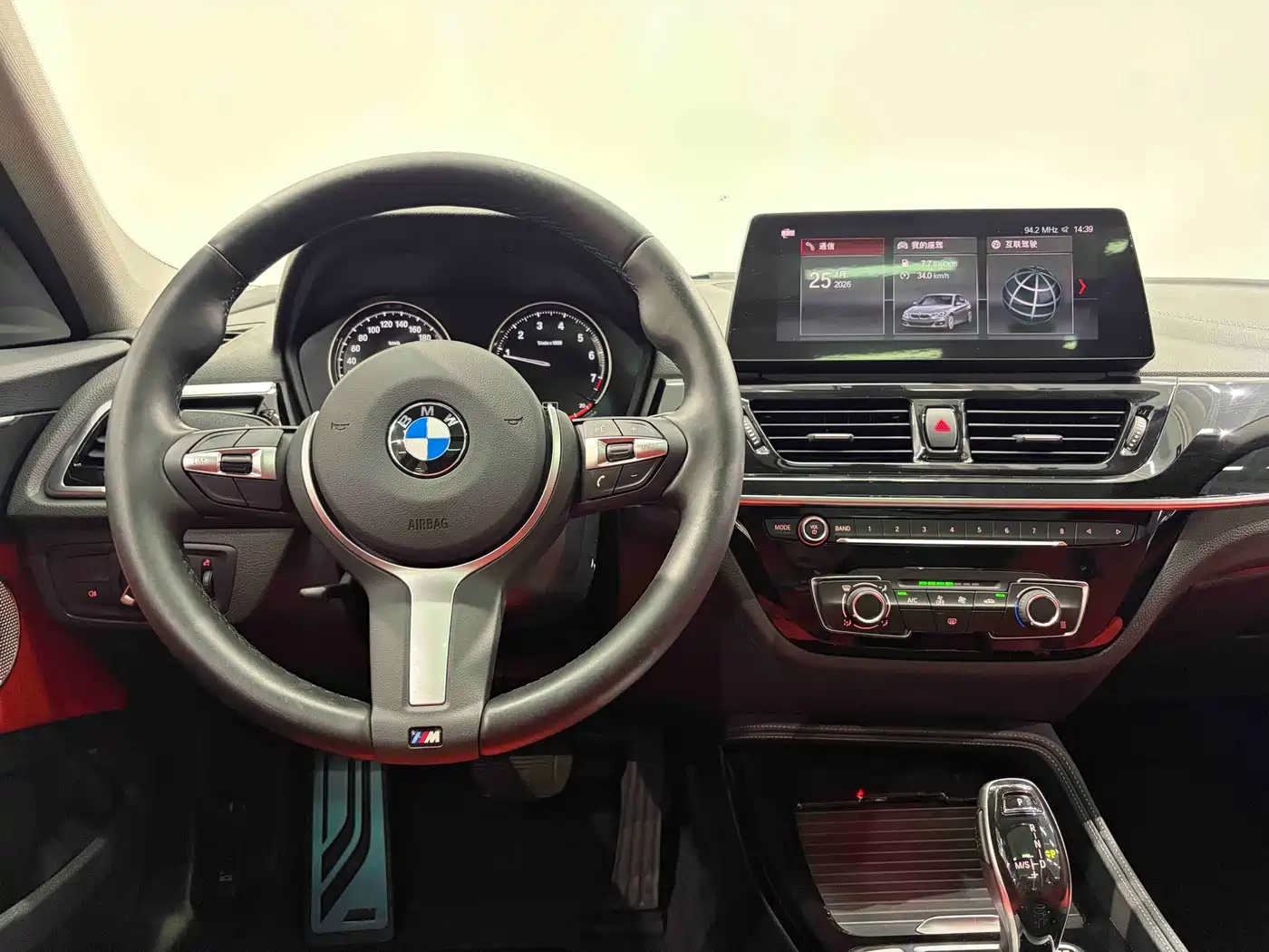 BMW 1 Series 2023 125i M Sport Shadow Edition фото 9