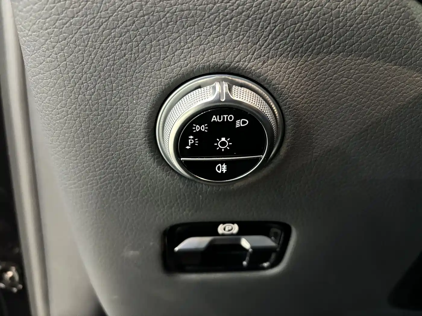 Mercedes-Benz GLC 2024 GLC 260 L 4MATIC Luxury 5-seater фото 17