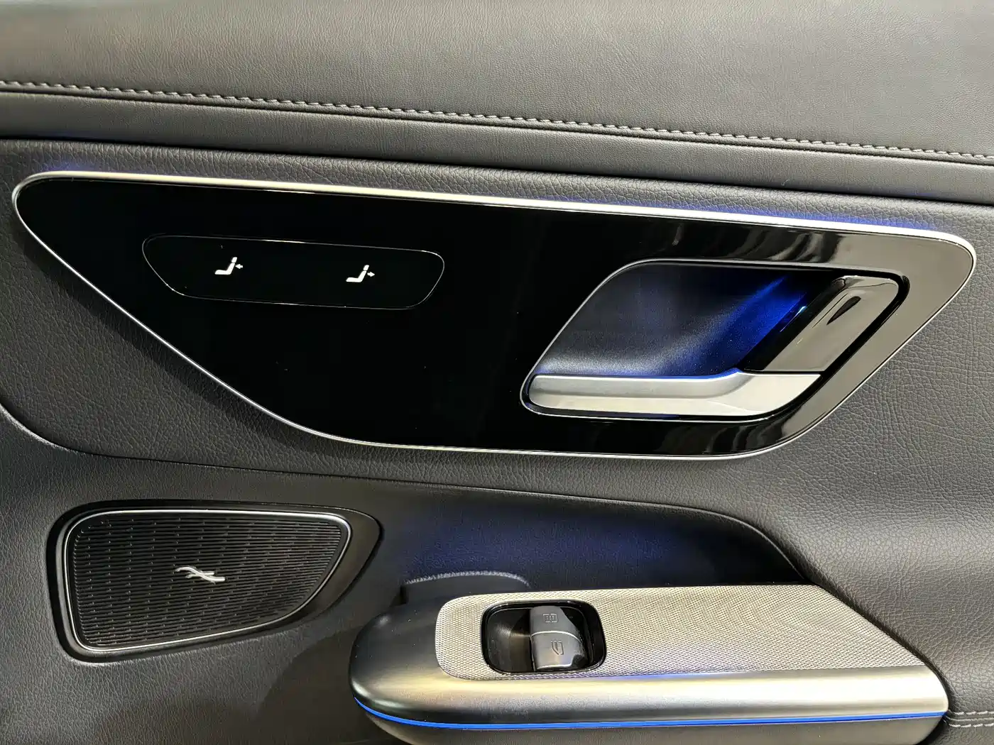 Mercedes-Benz GLC 2024 GLC 260 L 4MATIC Luxury 5-seater фото 25