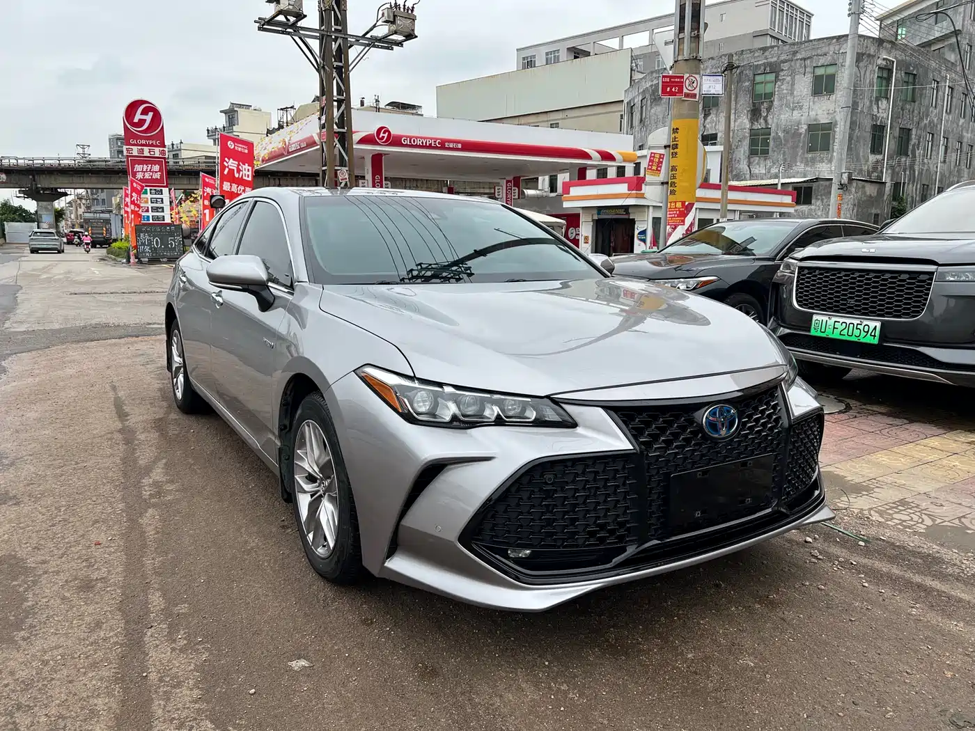 Toyota Avalon 2019 Hybrid 2.5L Luxury Edition China V фото 3