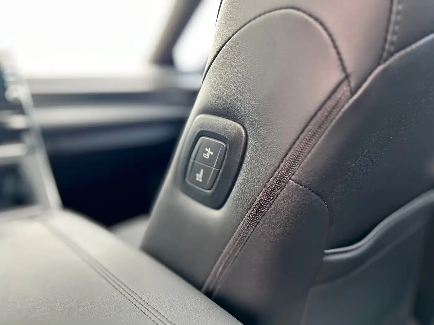 Toyota Avalon 2019 Hybrid 2.5L Luxury Edition China V фото 15