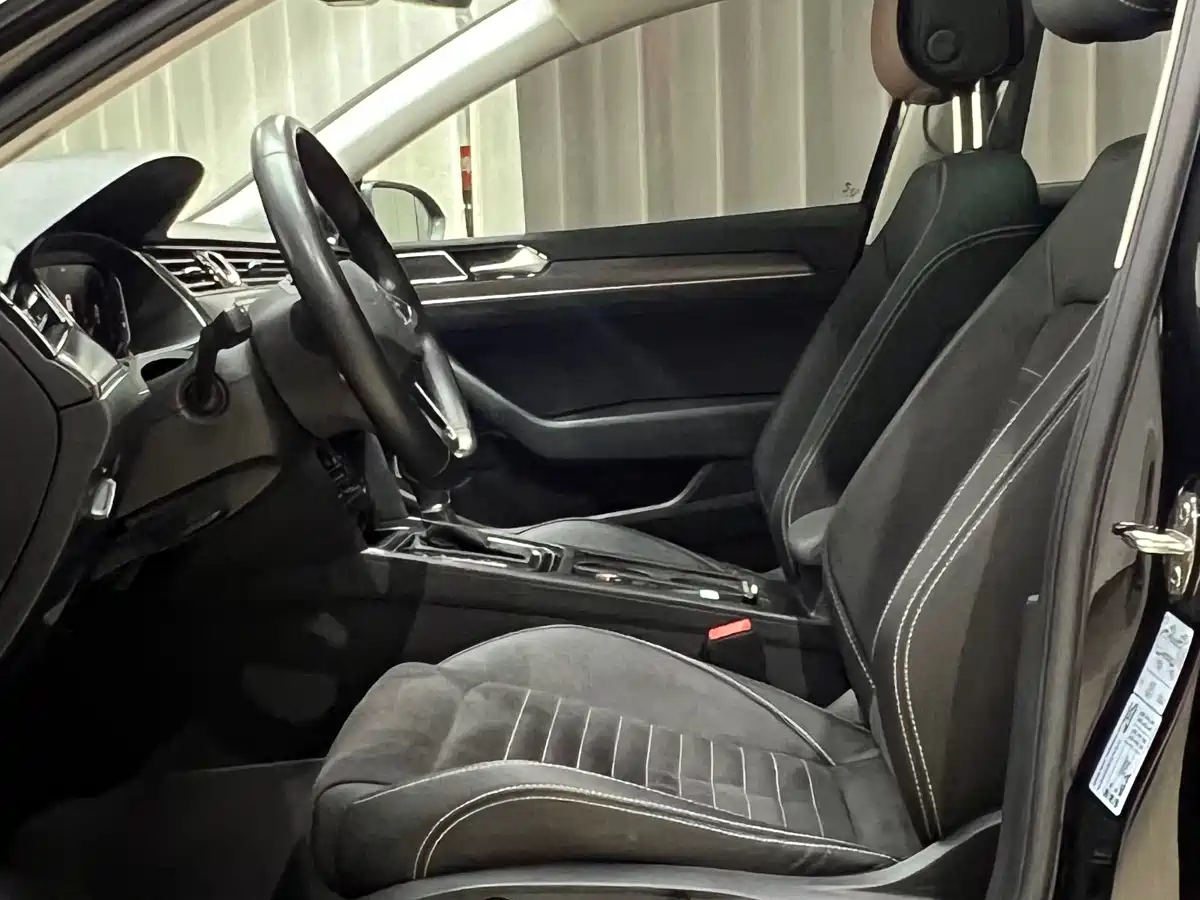 Volkswagen Magotan 2020 330TSI DSG Luxury фото 7