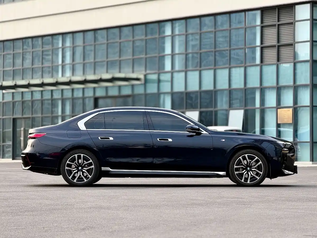 BMW 7 SERIES