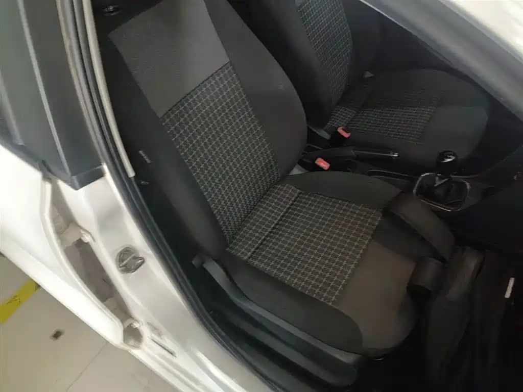 Volkswagen Polo 2016 1.6L Manual Comfort фото 25
