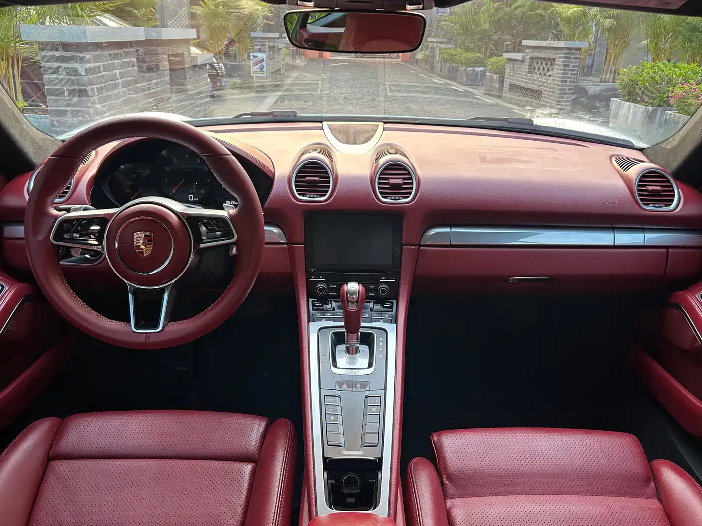 Porsche 718 2018 Cayman 2.0T фото 5