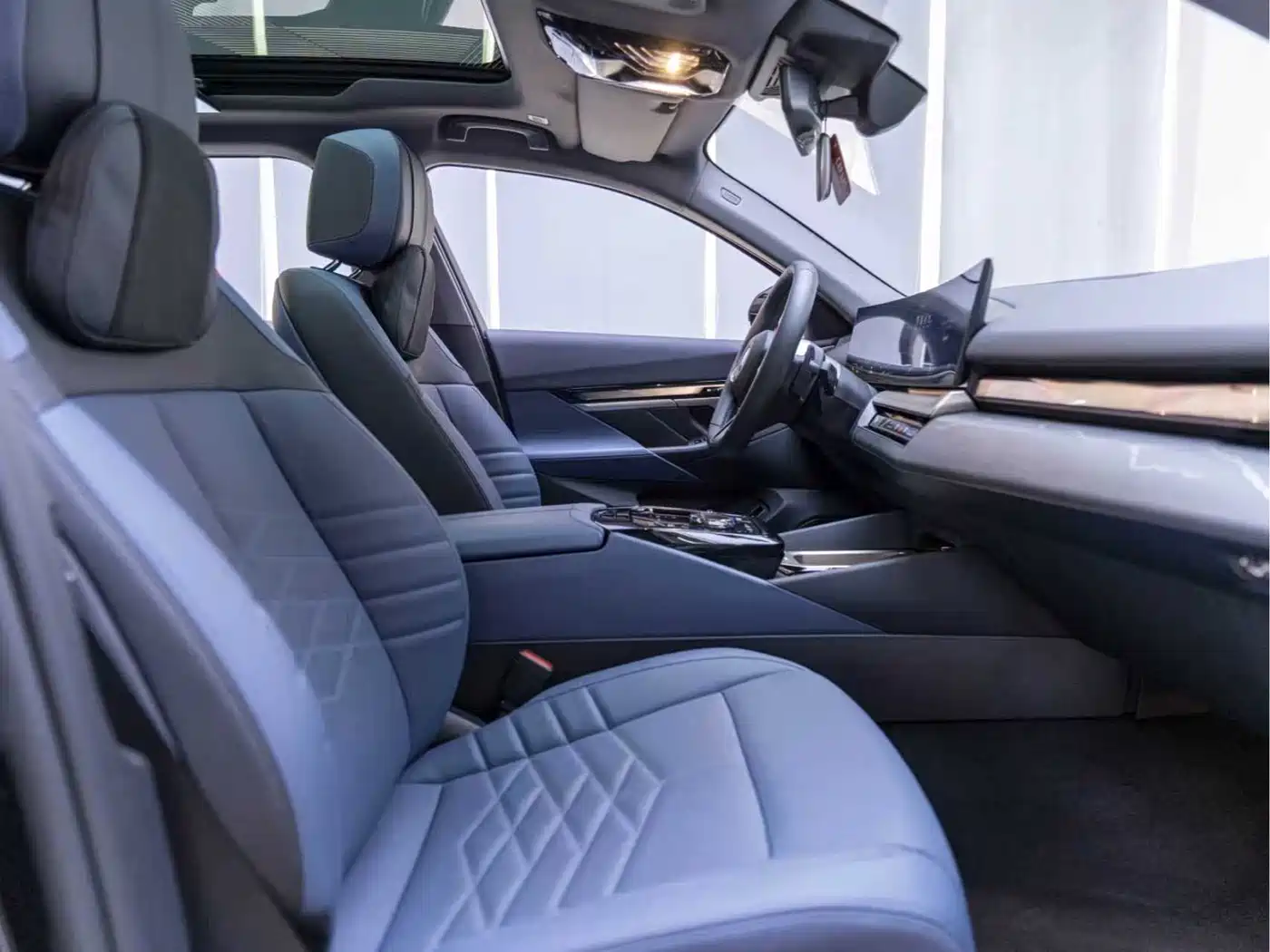 BMW 5 Series 2024 530Li Premium M Sport Package фото 10