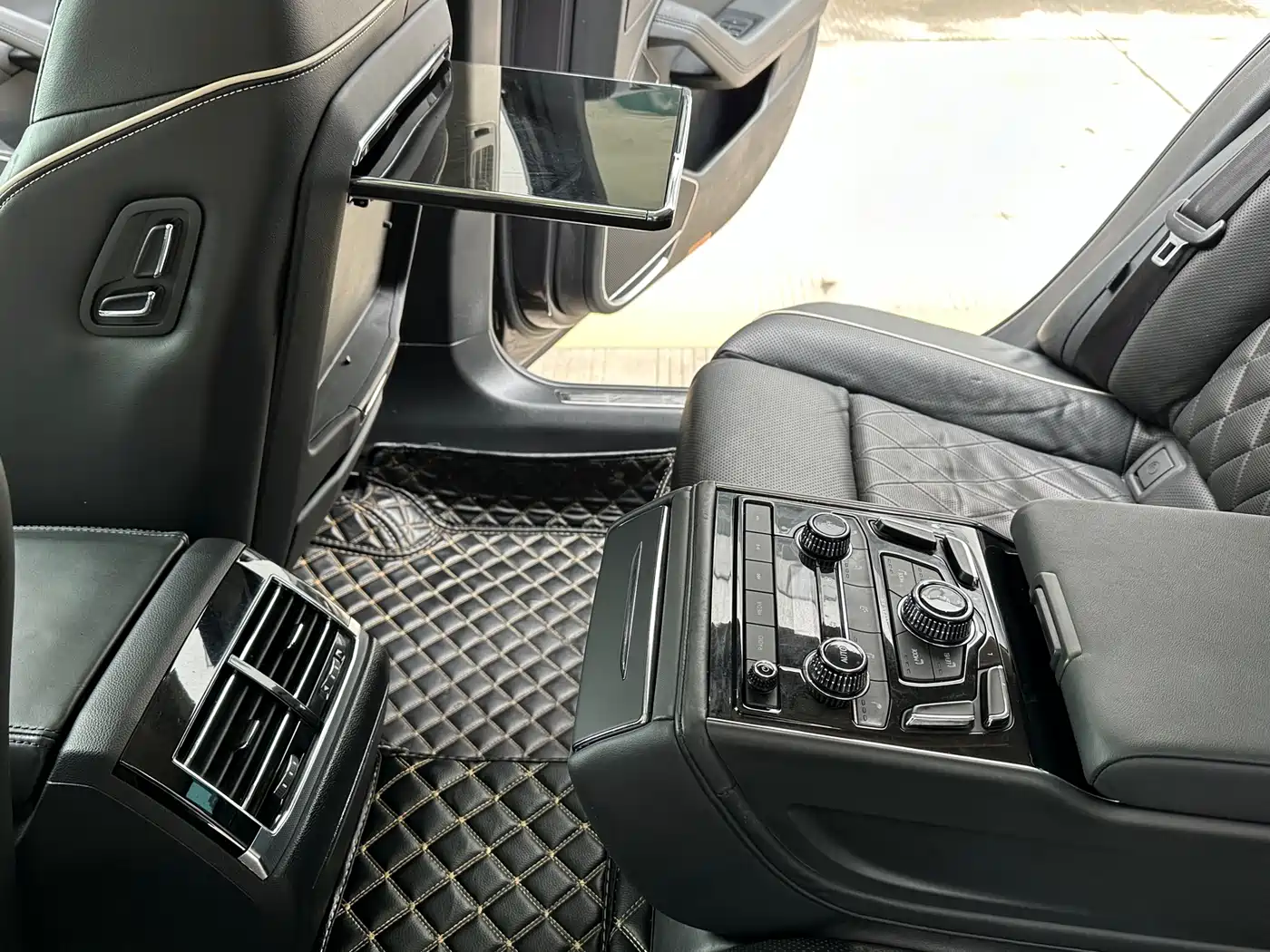 Volkswagen Phideon 2018 Facelift 380TSI FWD Flagship фото 15