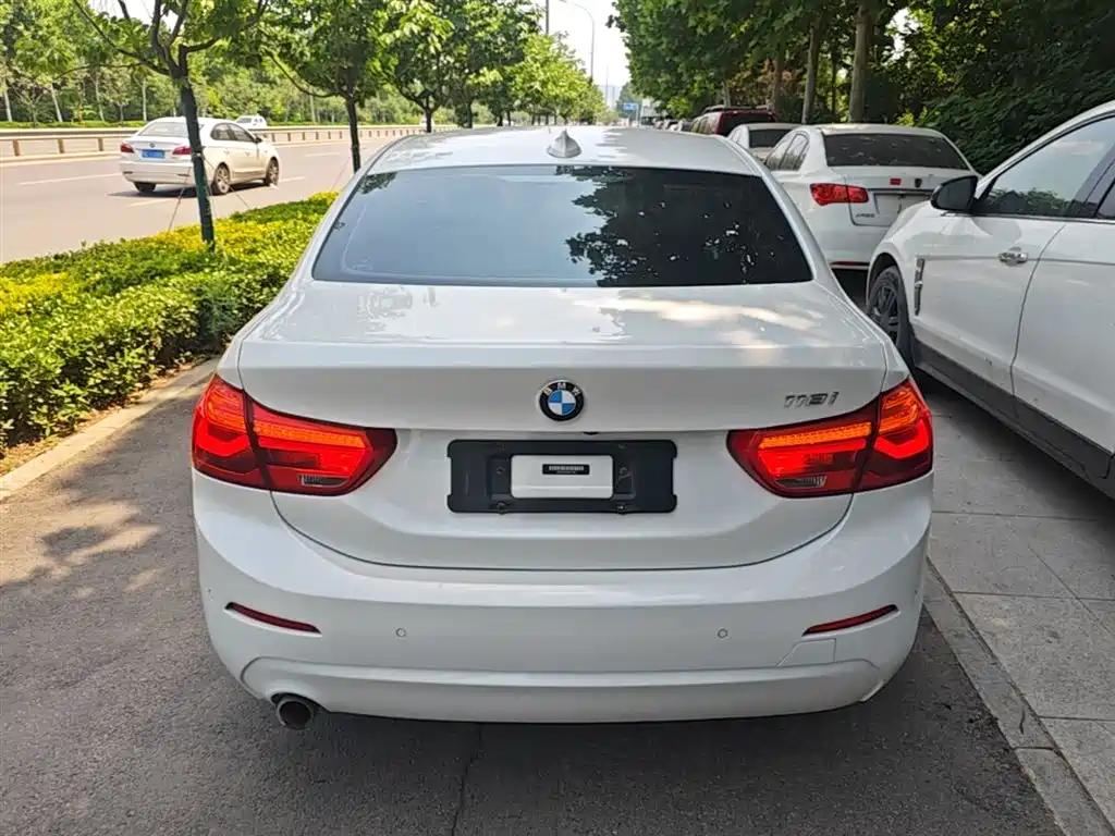 BMW 1 Series 2019 118i Fashion Edition фото 6