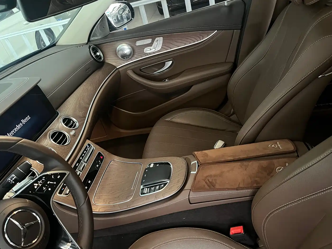 Mercedes-Benz E-Class 2023 E 300 L Fashion фото 6