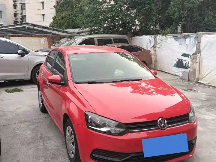 Volkswagen Polo 2016 1.4L Automatic Trend фото 2