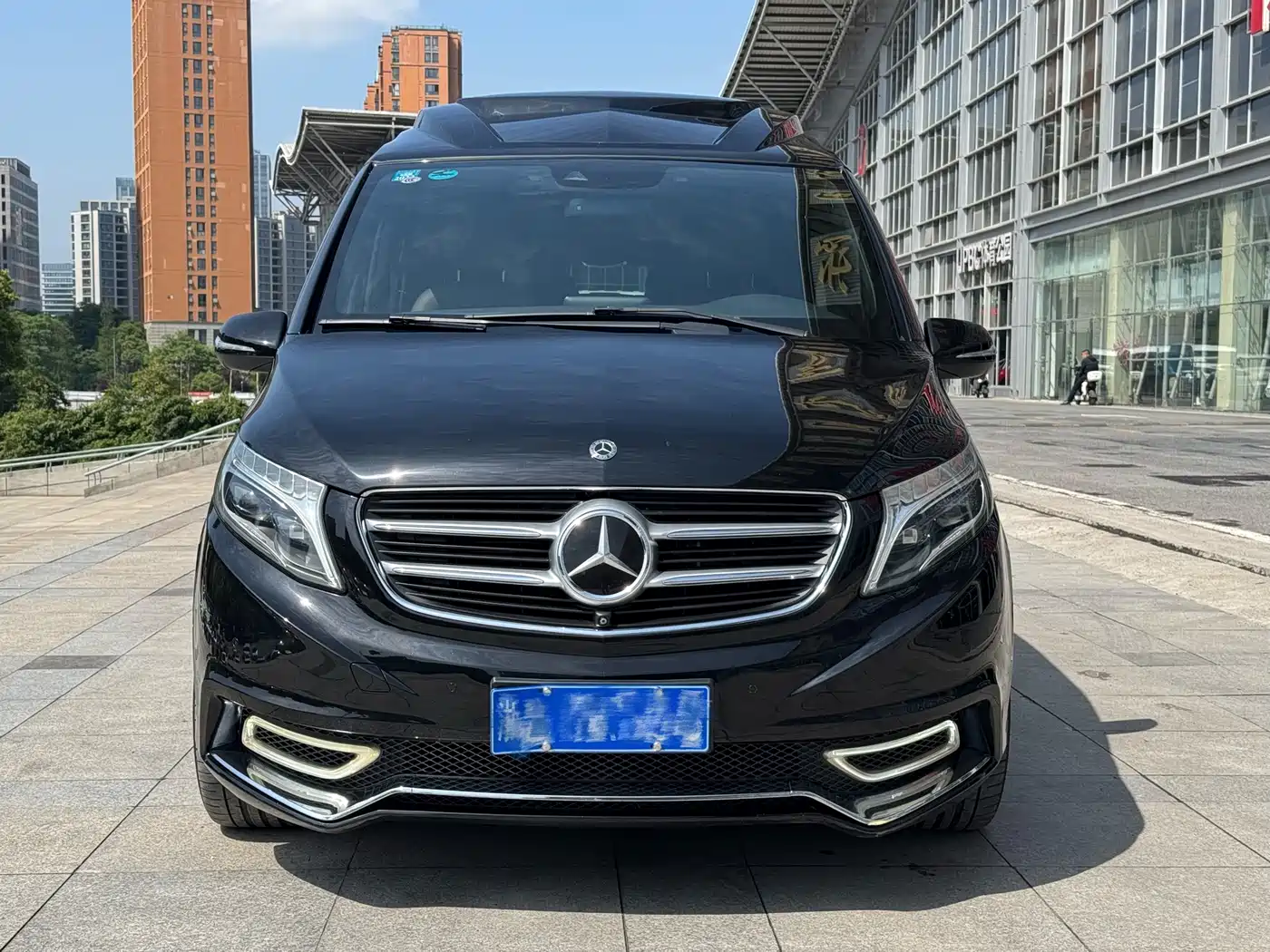 Mercedes-Benz V-Class 2017 Model V 260 L Premium Extended Edition фото 2