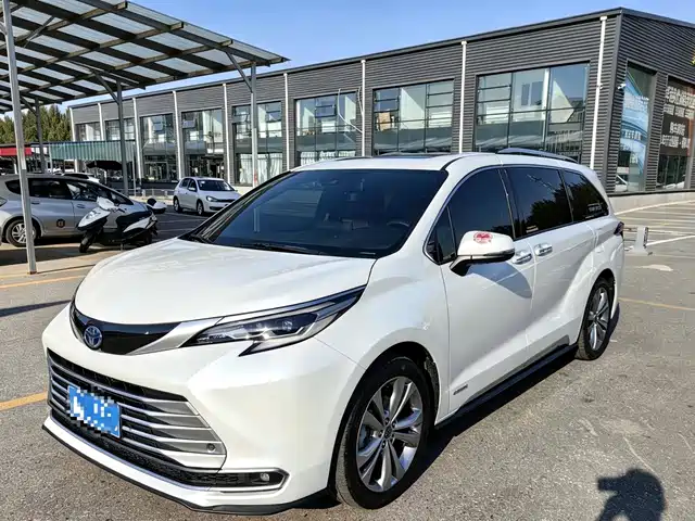 Toyota Sienna 2.5L, гибрид, Платинум