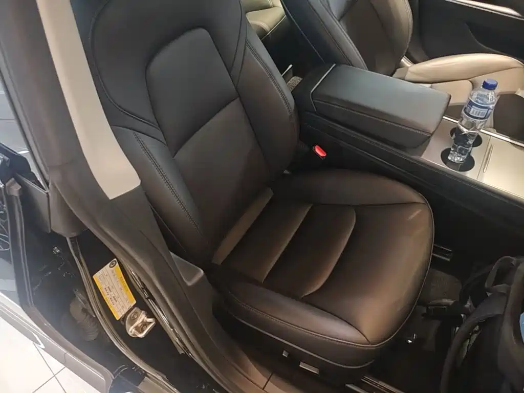 Фото 25 - Tesla Model 3